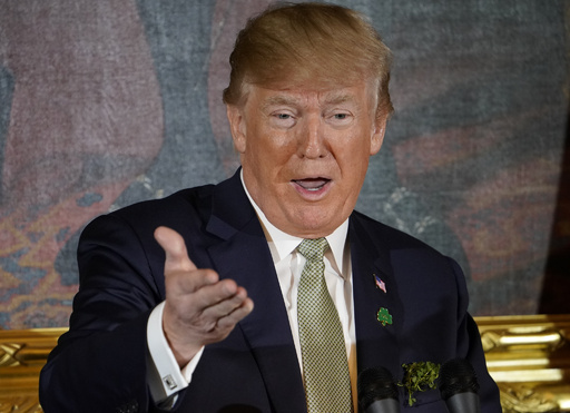 トランプ氏、FBI元副長官の解雇を称賛 危険な策略との批判も