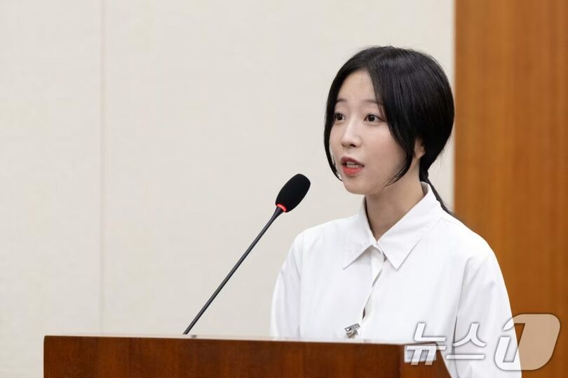 10月14日、ソウル・汝矣島の国会で開かれた国政監査に証人として出席した人気ユーチューバー・ツヤン(c)news1