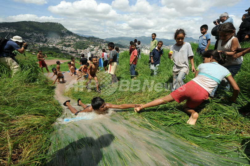 中南米の熱帯暴風雨「アガサ」、死者100人超える