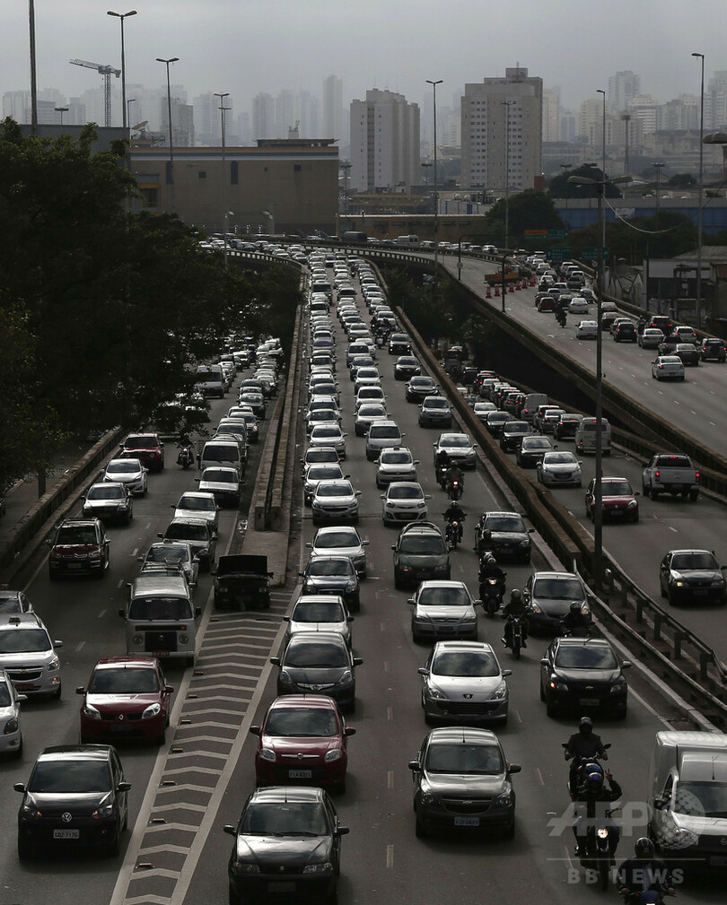 「空のタクシー」で大渋滞回避、格安ヘリ配機アプリ登場 ブラジル