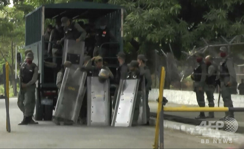 刑務所暴動で47人死亡、コロナで食品差し入れ激減か ベネズエラ