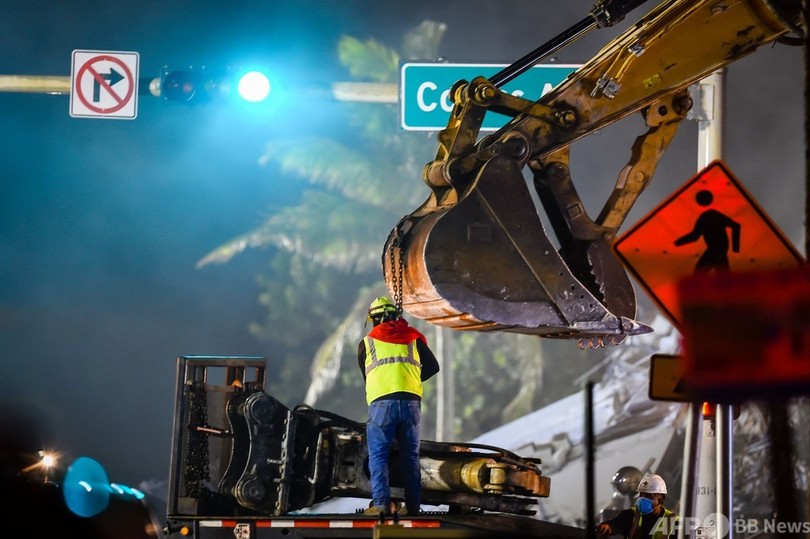 フロリダ集合住宅崩落 死者4人、不明159人に