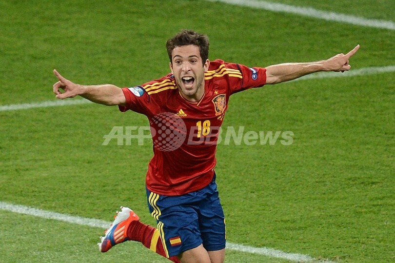 ジョルディ アルバ 自身初のタイトルを獲得 サッカー欧州選手権 写真1枚 国際ニュース Afpbb News