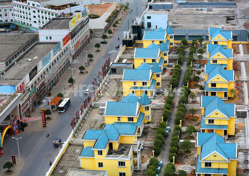 ショッピングモール屋上に戸建て団地、解体も販売もできず 中国
