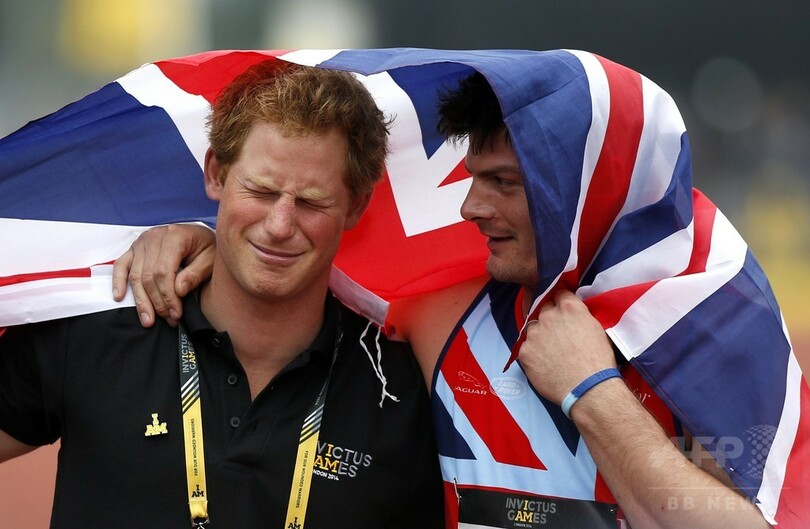 英ヘンリー王子 30歳の誕生日をビールでお祝い 写真3枚 国際ニュース Afpbb News