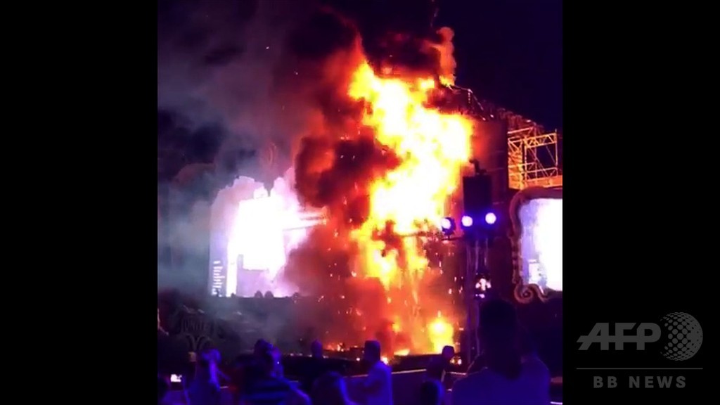 音楽フェスの会場で出火、2万2000人超が避難 スペイン 音楽フェスの会場で出火、2万2000人超が避難 スペイン