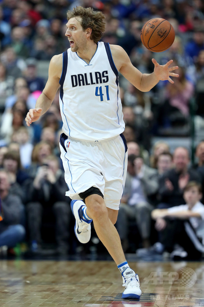 ノビツキーがNBA史上6人目の快挙、通算3万得点に到達 写真1枚 国際ニュース：AFPBB News