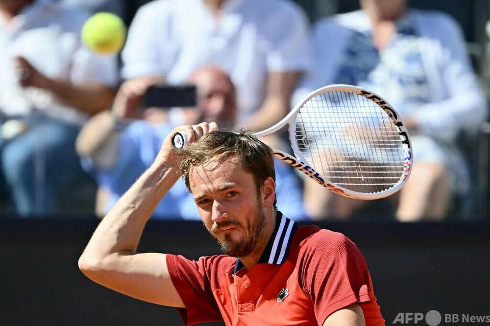 メドベが連覇へ初戦突破 ルブレフは逆転勝ち イタリア国際 写真8枚 国際ニュース：AFPBB News
