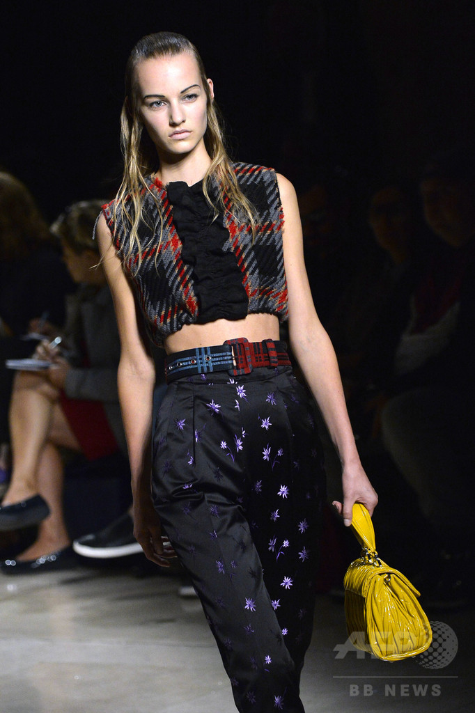 映画『フィメール・トラブル』をテーマに、「ミュウミュウ」15年春夏