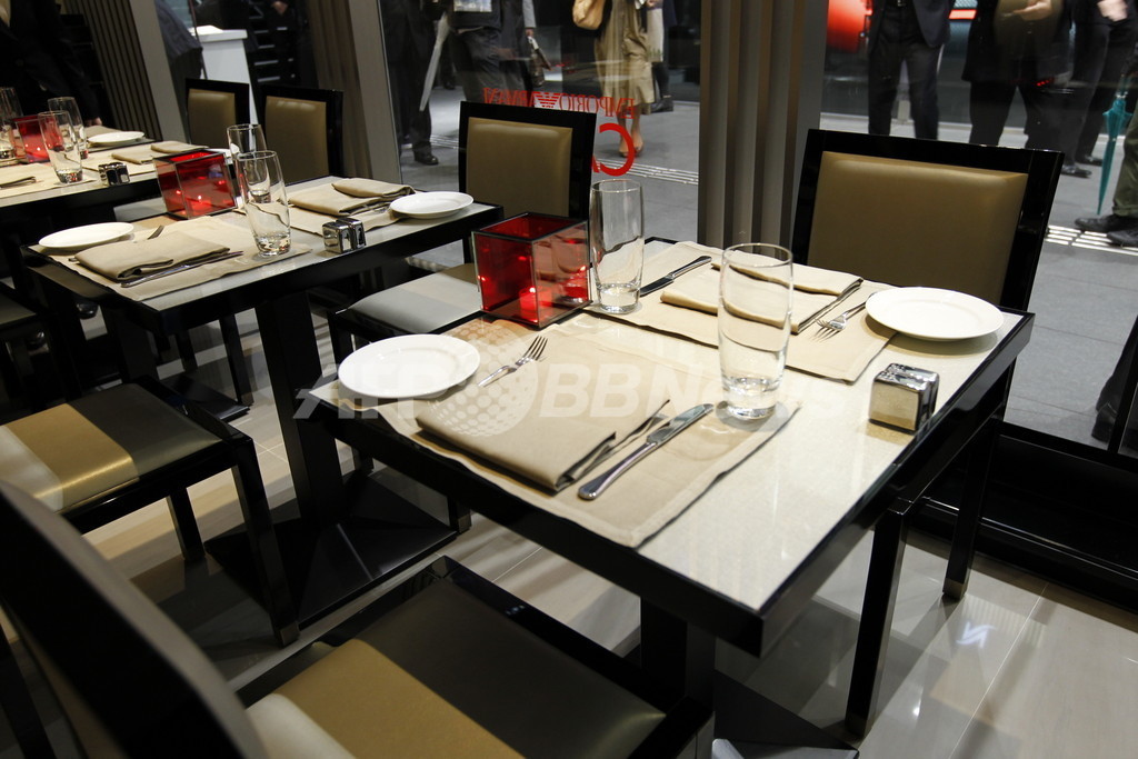 「エンポリオ アルマーニ青山」4日にオープン、日本初のカフェも