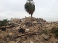 シリア北部アレッポ（Aleppo）で、政府軍の拠点として利用され、反体制派によって爆破されたホテル（2014年5月8日撮影）。(c)AFP