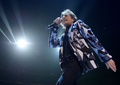 英ロックバンド、ザ・ローリング・ストーンズ（The Rolling Stones）の「50 and Counting」北米ツアーが3日、カリフォルニア（California）州ロサンゼルス（Los Angeles）のステイプルズ・センター（Staples Center）でスタートした。写真は、パフォーマンスを披露するミック・ジャガー（Mick Jagger、2013年5月3日撮影）。(c)AFP/JOE KLAMAR