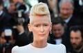 第70回カンヌ国際映画祭で、『オクジャ』の上映会に到着した女優のティルダ・スウィントン（2017年5月19日撮影）。(c)AFP/Alberto PIZZOLI