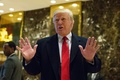 米ニューヨークのトランプ・タワーで報道陣と話すドナルド・トランプ次期米大統領（2016年12月6日撮影）。(c)AFP/Eduardo Munoz Alvarez