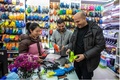 浙江省・義烏市で買い付けをする外国人業者（撮影日不明、資料写真）。(c)People’s Daily/楊梅清