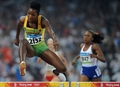 北京五輪陸上・女子400メートルハードル決勝に臨むジャマイカのメレーン・ウォーカー（左）。（2008年8月20日撮影）(c)AFP/GABRIEL BOUYS