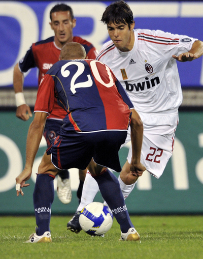 ミラン アウェーでカリアリと分ける