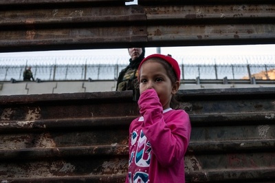 米当局者「移民の子ども診療に予算を」 拘束中の死亡で議会に要望