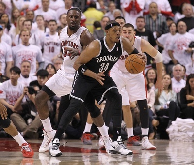 ネッツがラプターズに先勝、プレーオフ開幕戦を白星で飾る