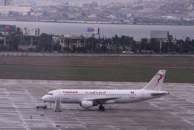 チュニジアの航空会社、操縦士と整備士の対立で一時運航ストップ