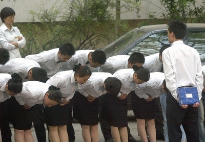 「米国人は中国人に屈服する」、共和党員らがネットに皮肉広告