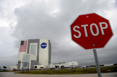 スペースシャトル「アトランティス」の帰還、天候不良で再度延期