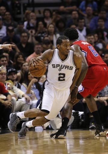 レナードが自己最高の32得点、スパーズが2連勝