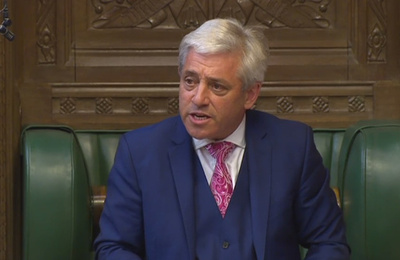 英議会に「ファッション革命」 男性議員のノーネクタイ認める