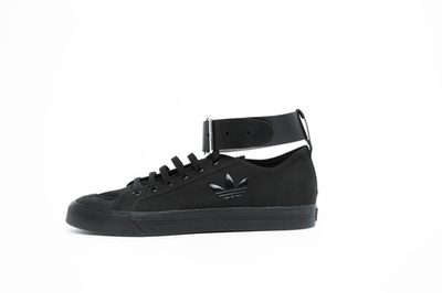 定番シューズを再解釈！ 「アディダス バイ ラフ・シモンズ」