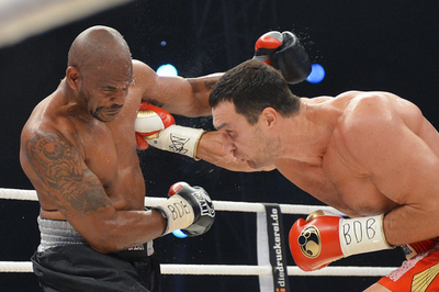 クリチコがトンプソンをTKOで下し王座防衛