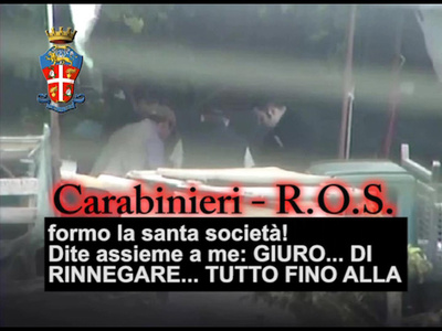 イタリア警察、マフィアの加入儀式を初めて撮影 「毒の誓約」も