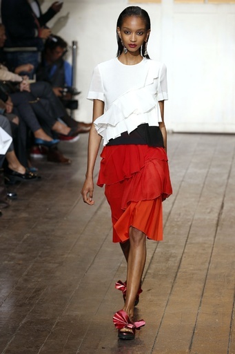 丁寧なテイラリングにプリーツで動きを、「セドリック・シャルリエ」15年春夏