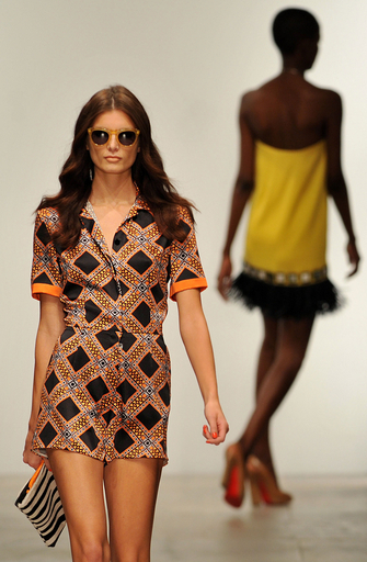 ＜12年春夏ロンドンコレクション＞ホリー・フルトン