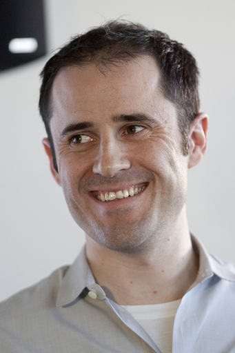 ツイッターで破水から出産まで「つぶやき」、CEO夫妻