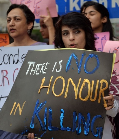 妊娠中の妻を親族に殺された夫、「最初の妻を絞殺」 パキスタン