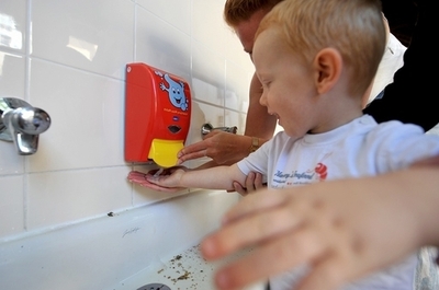 「しっかり除菌しろ！」、米医師ラップでインフル予防を訴え