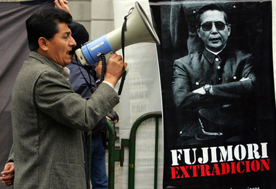 フジモリ・ペルー元大統領釈放に抗議 - チリ