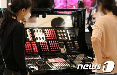室外で「ノーマスク」にメイクアップ化粧品市場「活気」 – KOREA WAVE