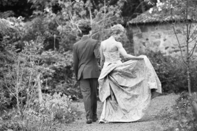 ウェディングドレスのトレンドを振り返る展覧会、英マンチェスターで開催