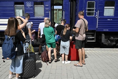 ウクライナ東部住民、前線付近から避難 ロシア進軍受け