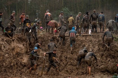 【AFP記者コラム】自らをいじめ抜きたい「タフガイ」レース