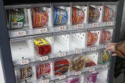 上海の思いやりをつなぐ「シェア冷蔵庫」　食品は企業などから提供