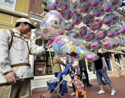東京ディズニーランドの風船 ヘリウムガスの世界的不足で販売中止 写真2枚 ファッション ニュースならmode Press Powered By Afpbb News