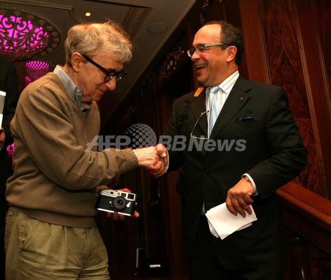 ウディ アレン ライカ M8 2 を授与される 写真10枚 ファッション ニュースならmode Press Powered By Afpbb News