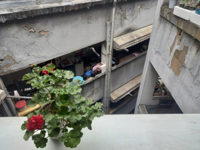 19日午前、忠正アパートの様子(c)MONEYTODAY