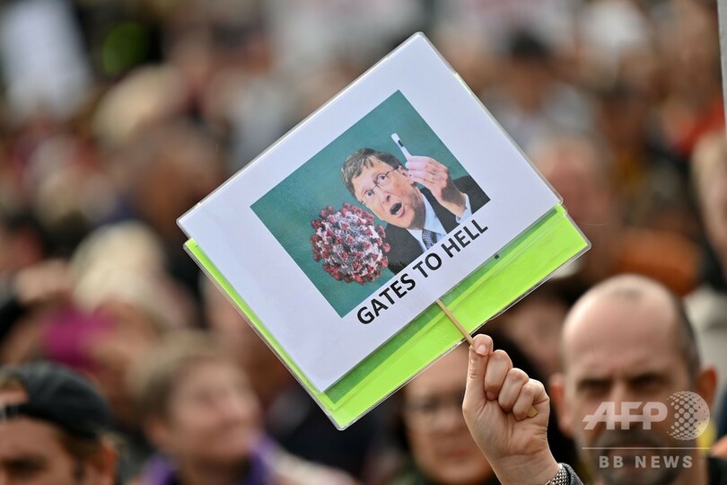 コロナ規制に反対、英ロンドンでデモ隊と警察が衝突 10人逮捕