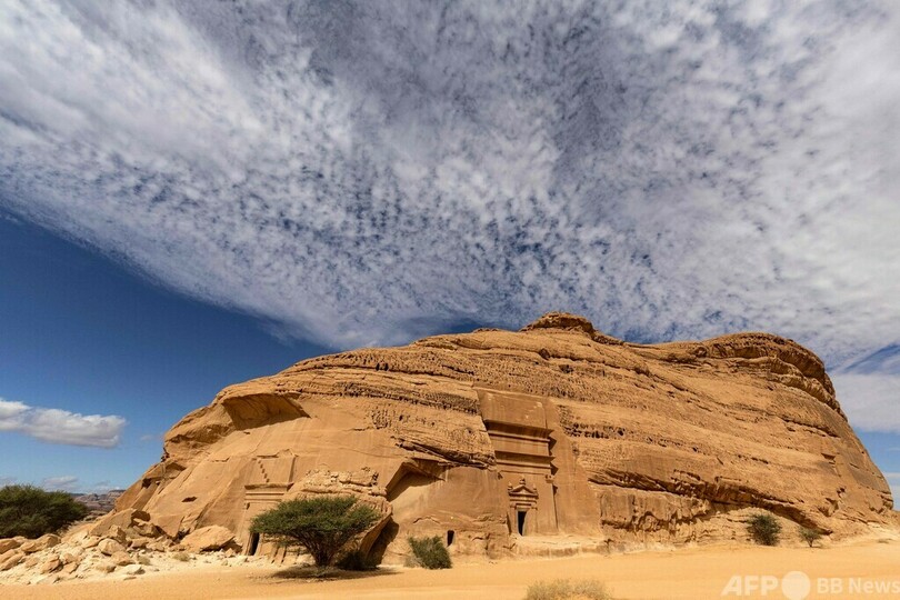 アルヒジュル古代遺跡の巨大墓石 サウジアラビア