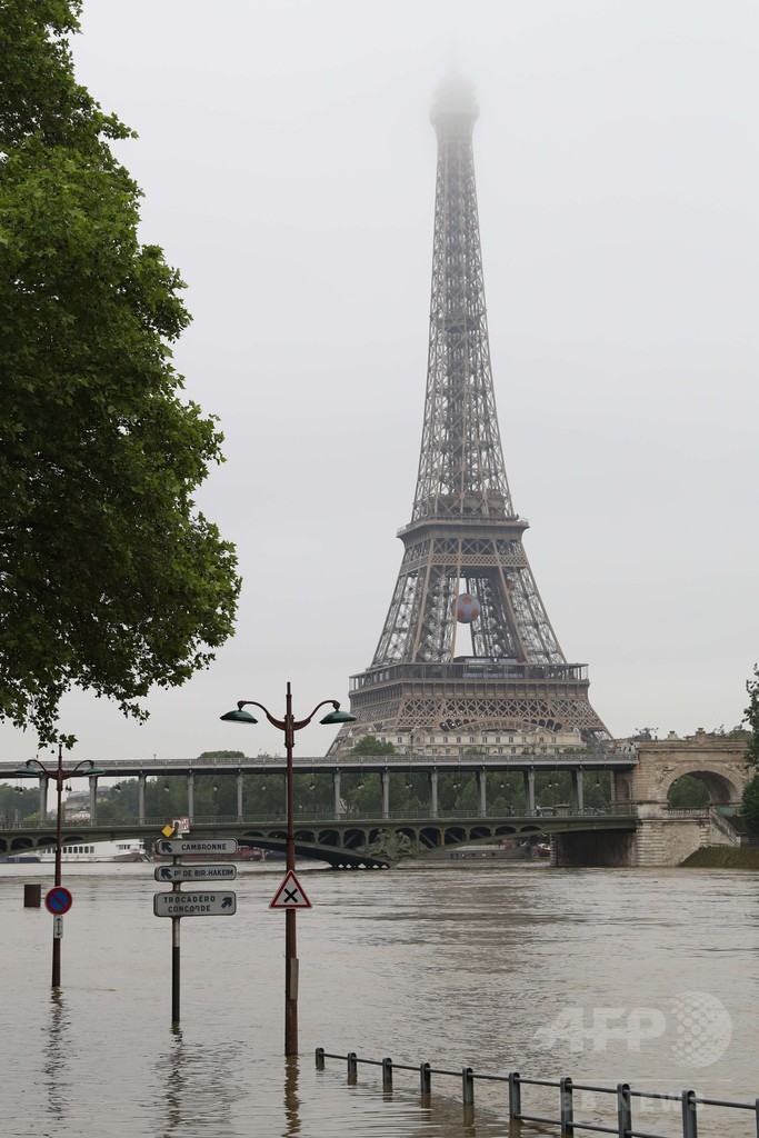 仏ルーブル美術館、セーヌ川氾濫で休館へ 収蔵品を避難