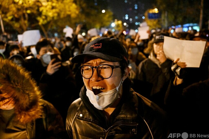 中国・新疆、抗議デモ後にコロナ制限緩和