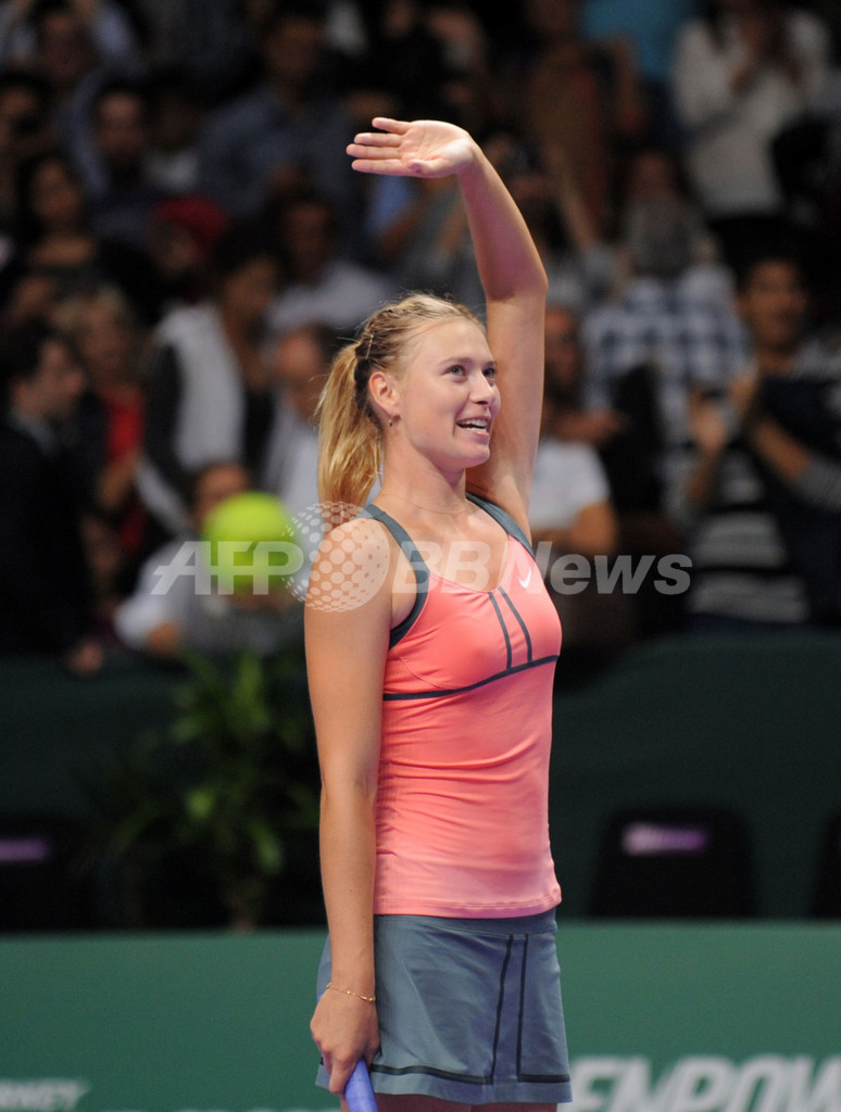 シャラポワがアザレンカ下し決勝進出、WTAツアー選手権